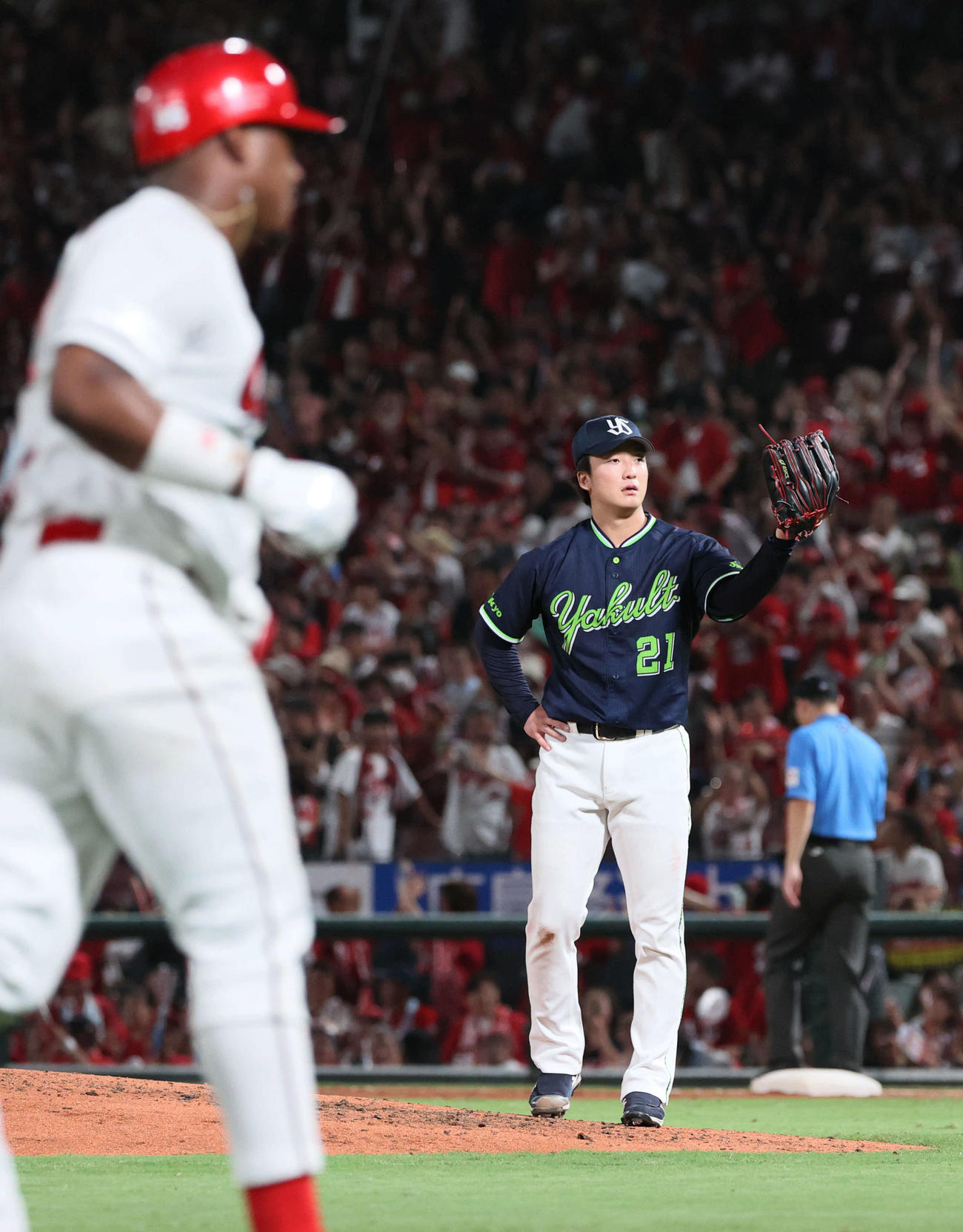 広島対ヤクルト　6回裏広島1死、モンテロに勝ち越しの左中間越え本塁打を浴びた吉村（撮影・加藤孝規）