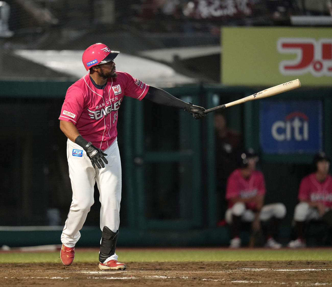 楽天対日本ハム　4回裏楽天1死、本塁打を放つフランコ（撮影・井上学）