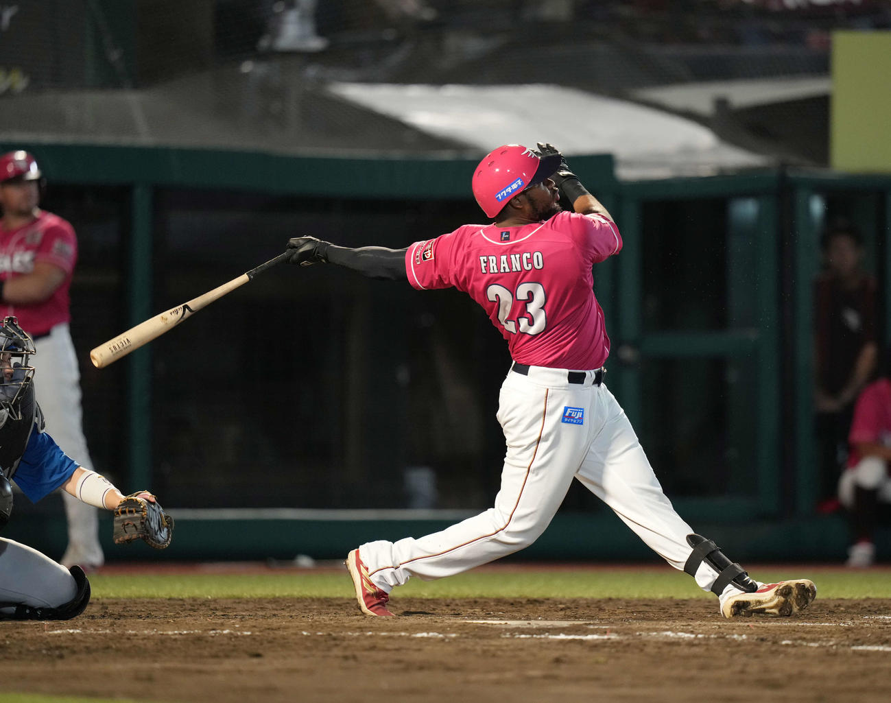 楽天対日本ハム　4回裏楽天1死、本塁打を放つフランコ（撮影・井上学）