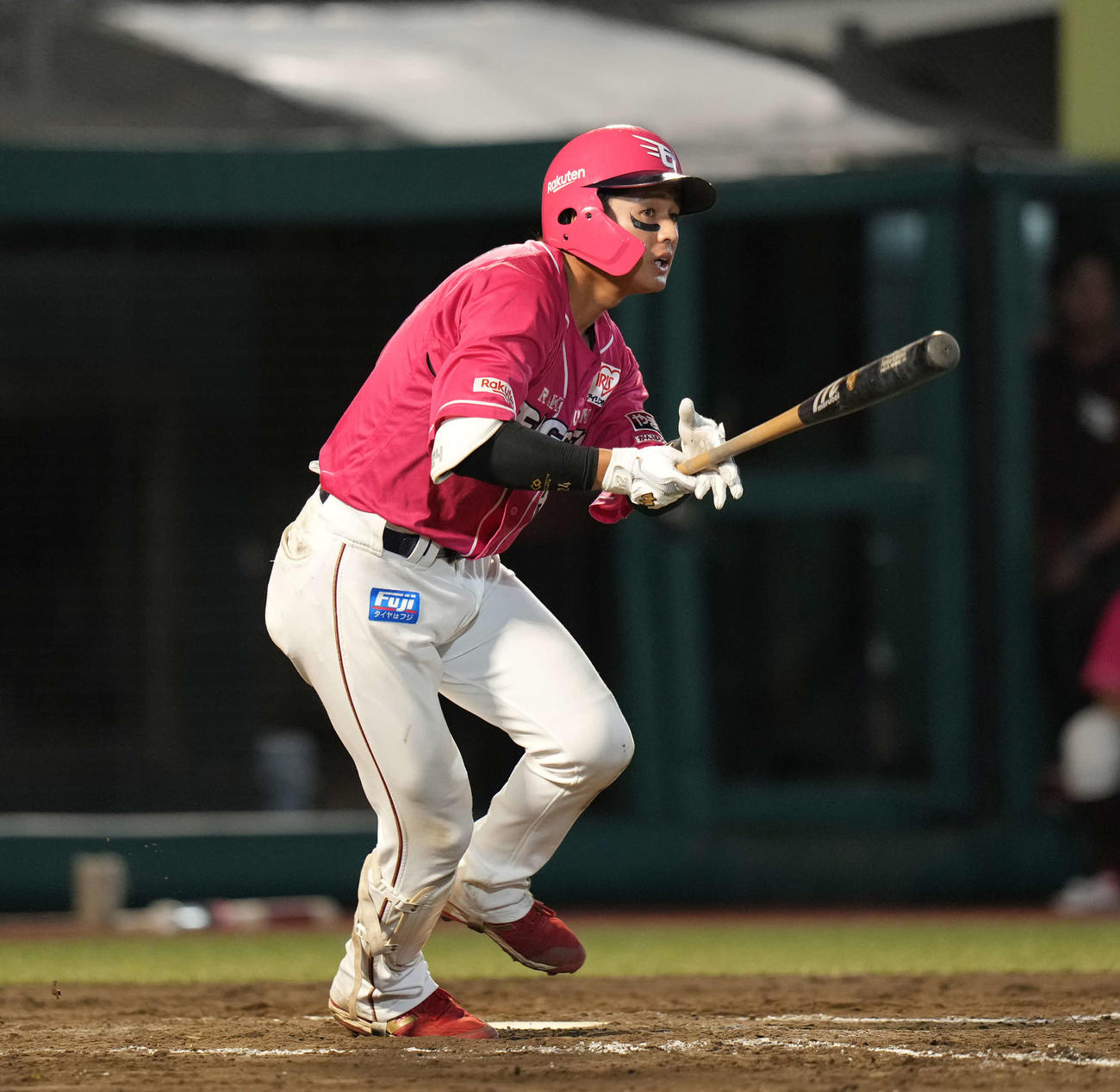 楽天対日本ハム　9回裏楽天1死満塁、2点適時打を放つ黒川（撮影・井上学）
