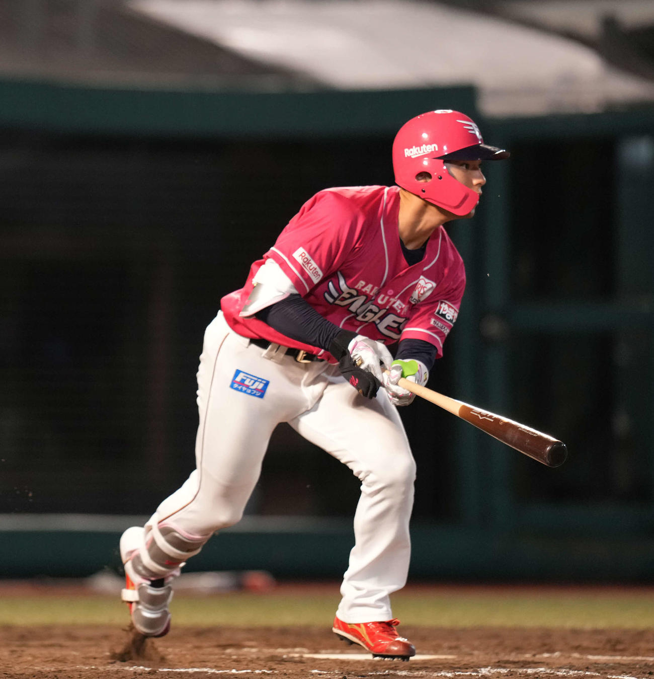 楽天対日本ハム　9回裏楽天無死、安打を放つ宗山（撮影・井上学）