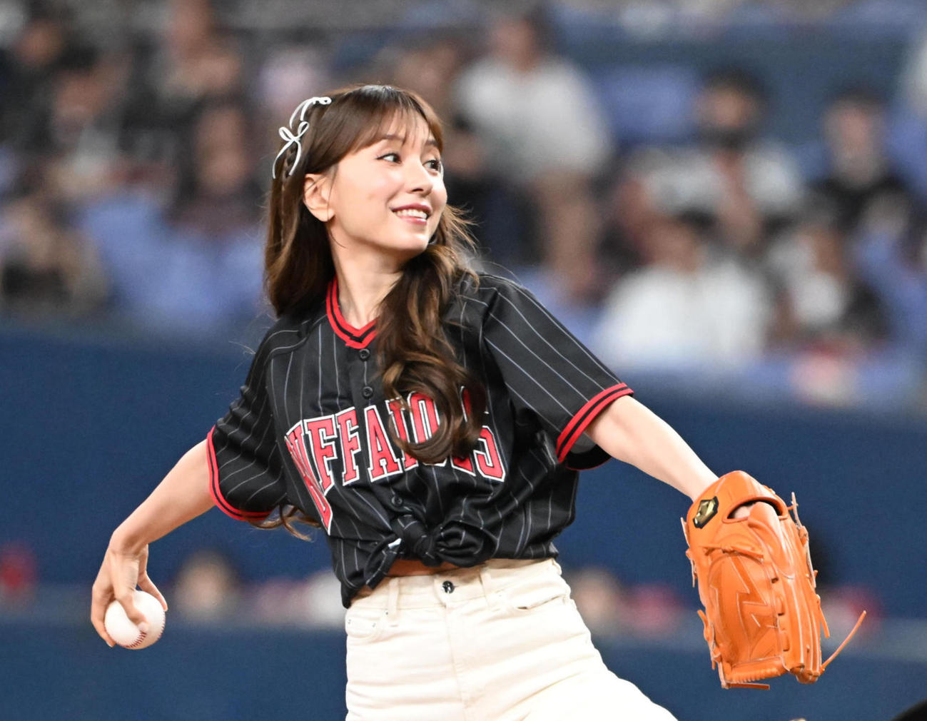 オリックス対西武　特別始球式を行うMay J．（撮影・和賀正仁）