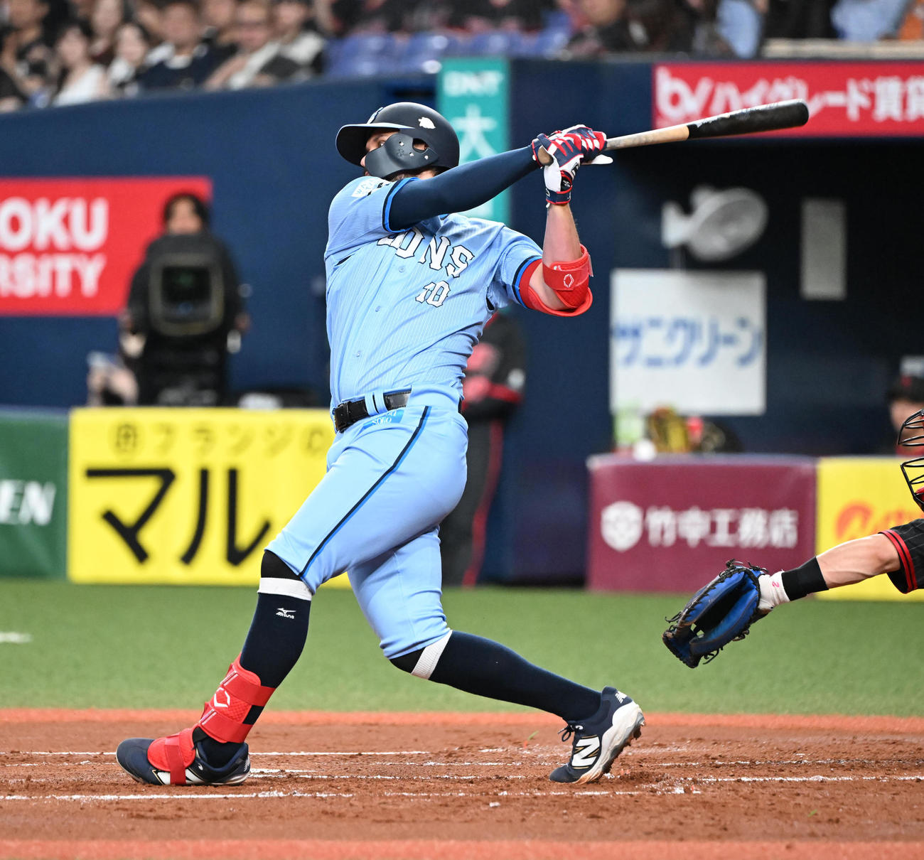 オリックス対西武　1回表西武2死三塁、中前適時打を放つデービス（撮影・和賀正仁）