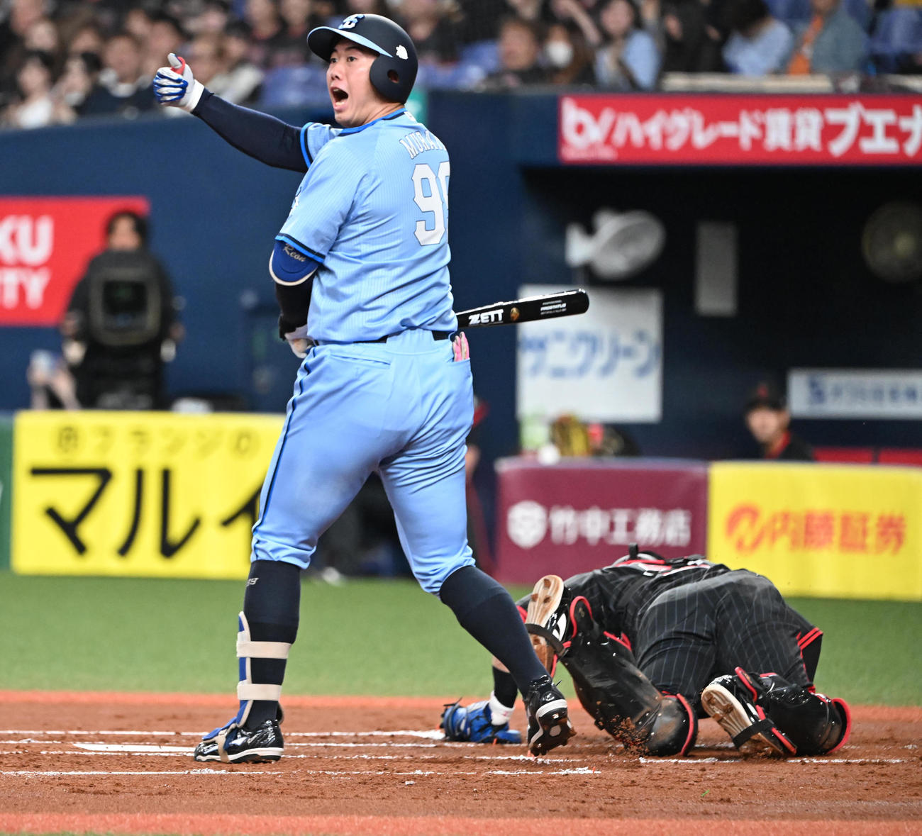 オリックス対西武　1回表西武1死満塁、打者村田の時、暴投で西武が先制する、捕手若月（撮影・和賀正仁）