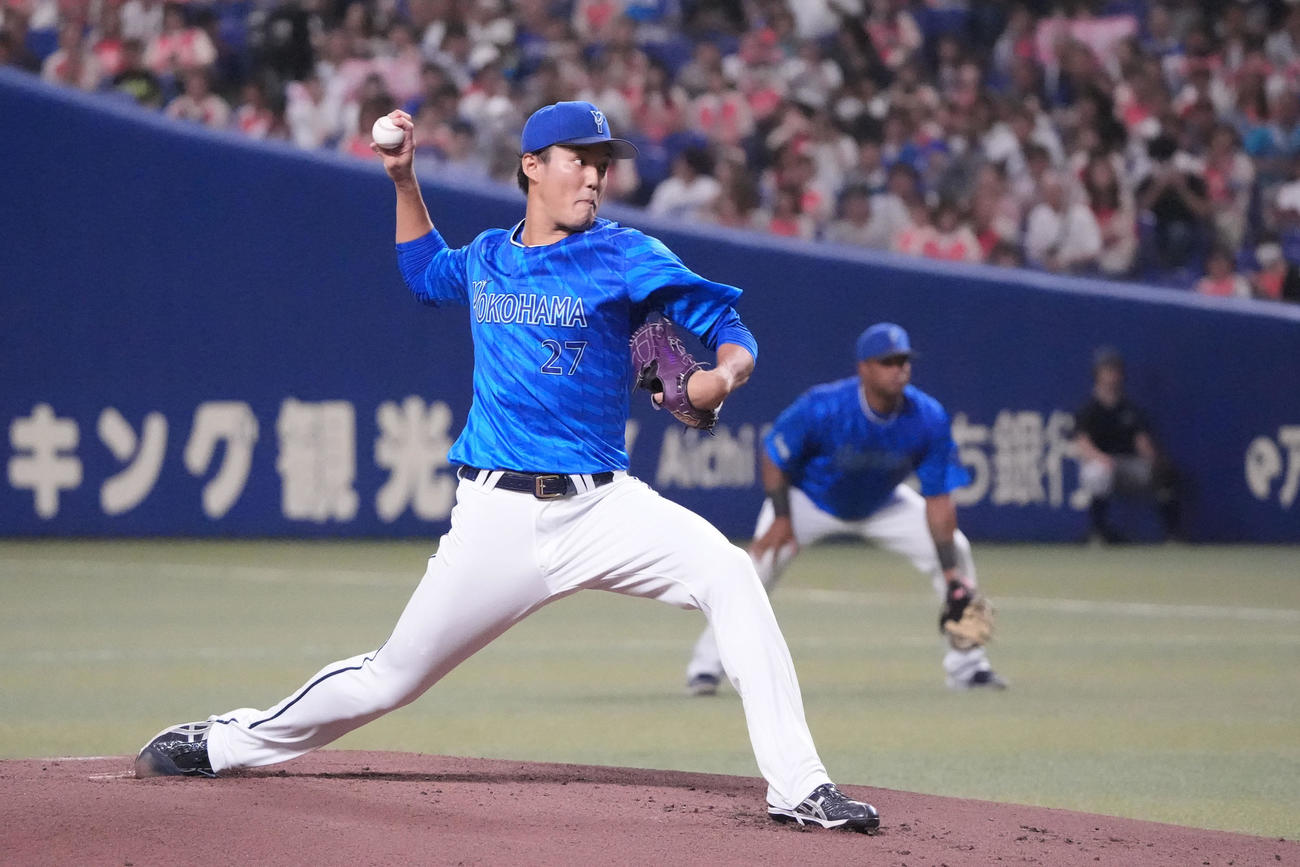 中日対DeNA 1回裏、登板するDeNA先発の藤浪（撮影・森本幸一）