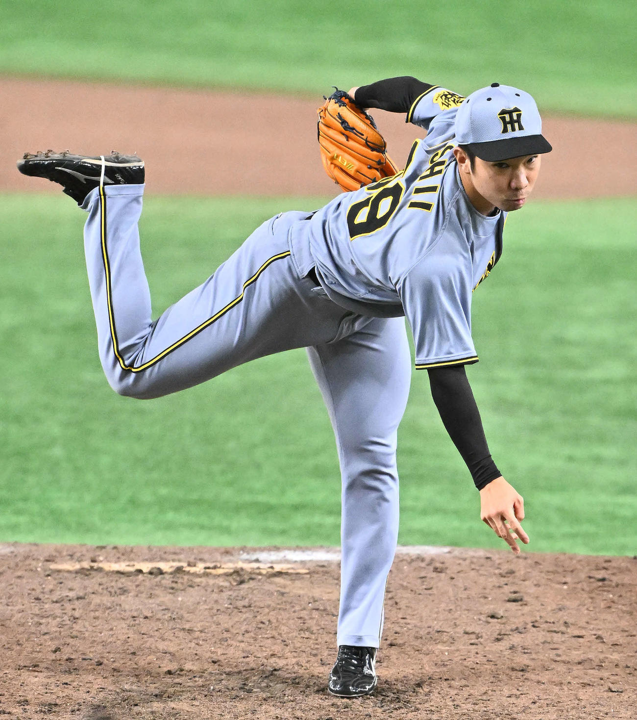 巨人対阪神　阪神4番手で登板する石井大智＝2025年8月17日　