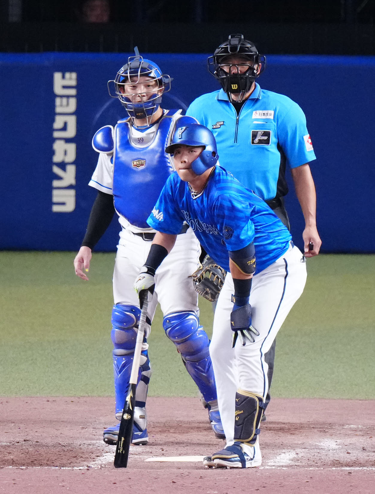 中日対DeNA 5回表DeNA1死、死球を受けた蝦名（撮影・江口和貴）