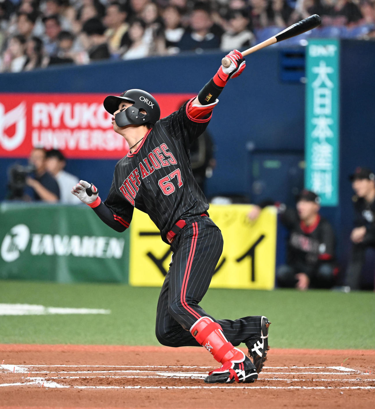 オリックス対西武　6回裏オリックス2死一塁、左越え同点本塁打を放つ中川（撮影・和賀正仁）