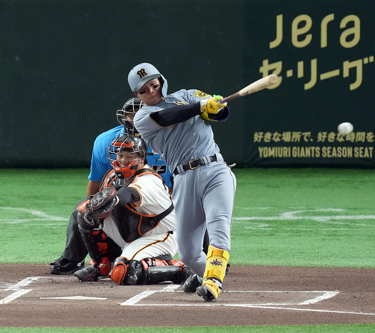 巨人対阪神　1回表阪神2死、左前打を放つ森下（撮影・たえ見朱実）