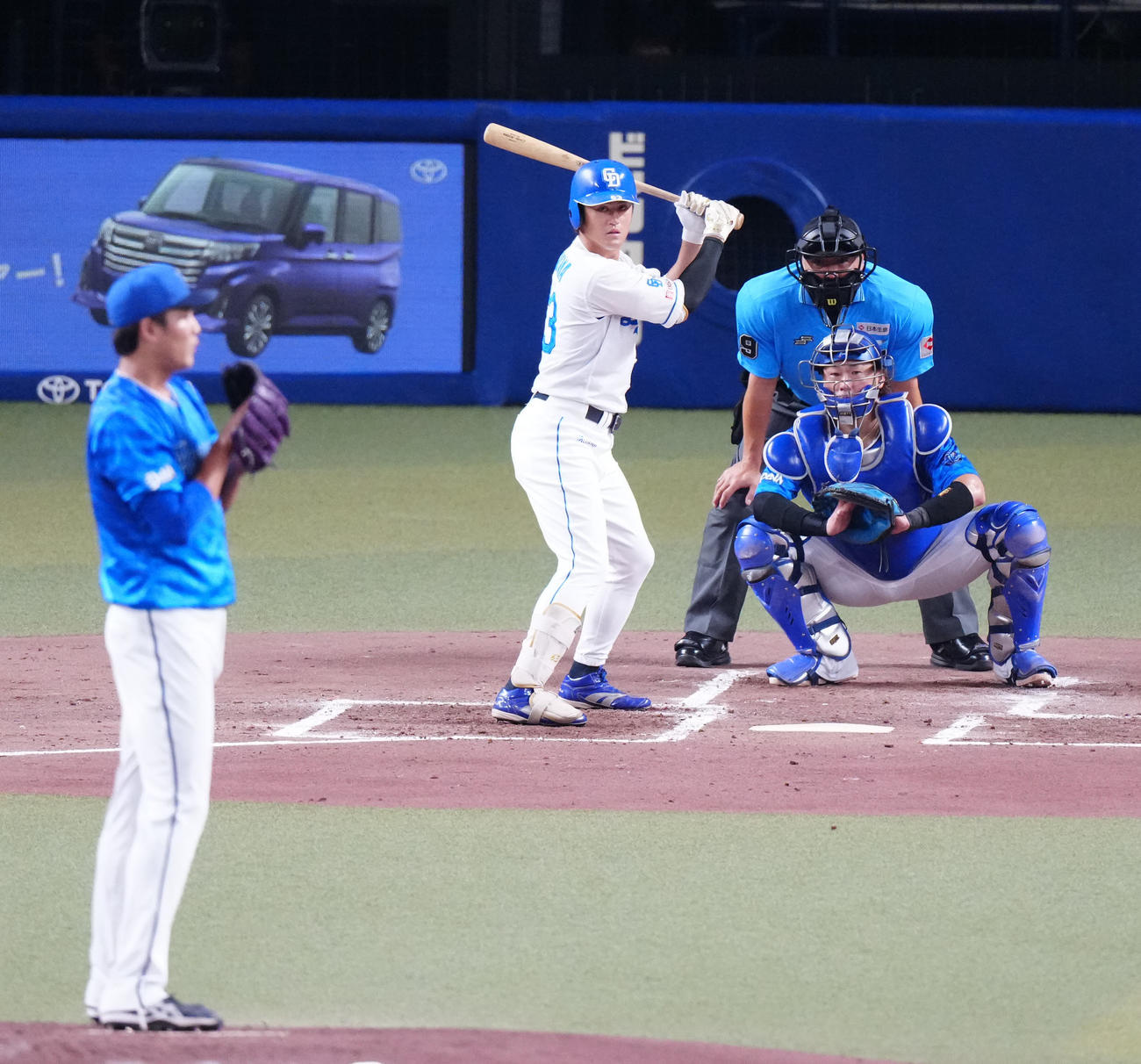 中日対DeNA 2回裏中日無死、打席に立つ板山。投手藤浪（撮影・江口和貴）