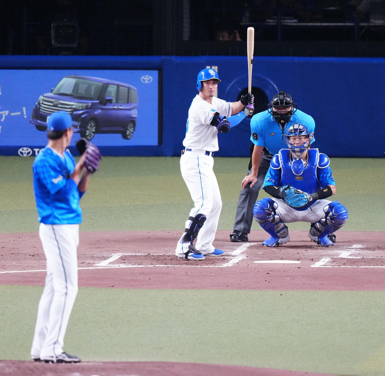中日対DeNA 2回裏中日無死一塁、打席に立つ駿太。投手藤浪（撮影・江口和貴）