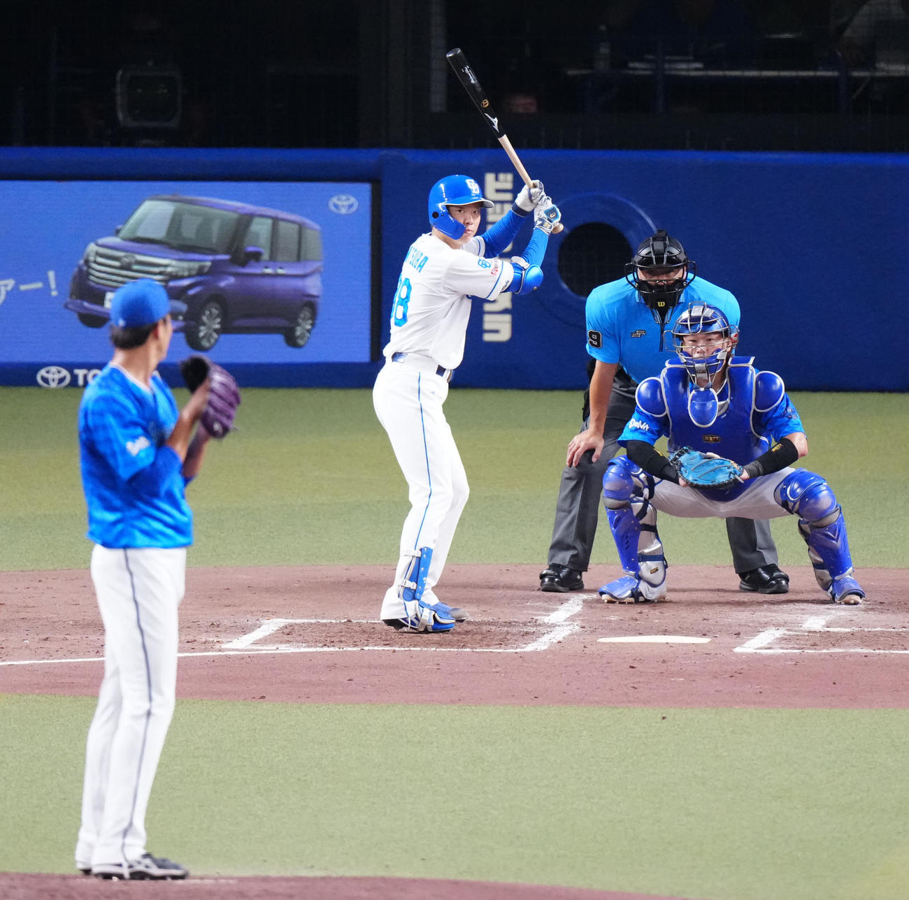 中日対DeNA 2回裏中日1死二塁、打席に立つ松葉。投手藤浪（撮影・江口和貴）