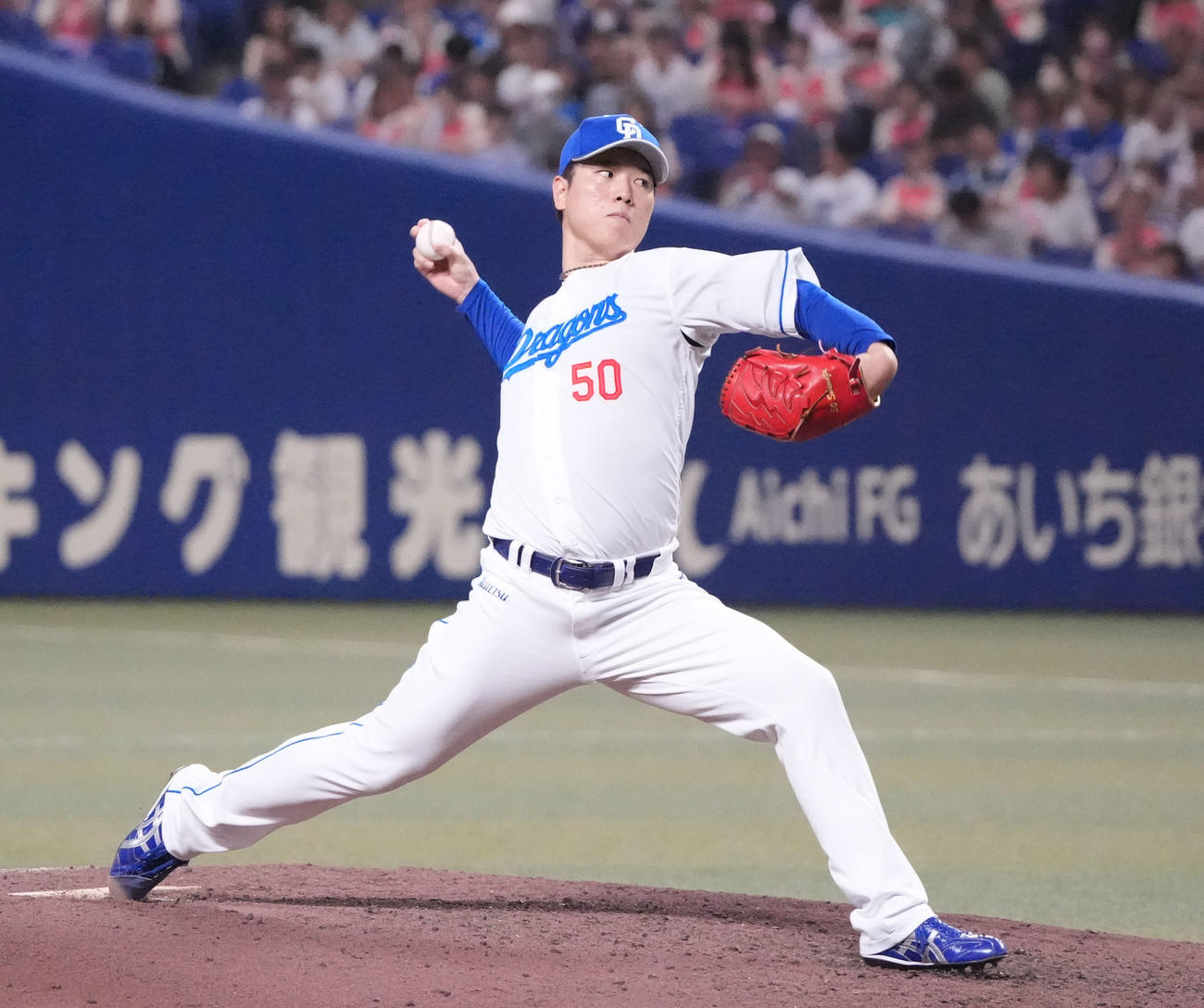 中日対DeNA 8回表、中日3番手で登板する清水（撮影・森本幸一）