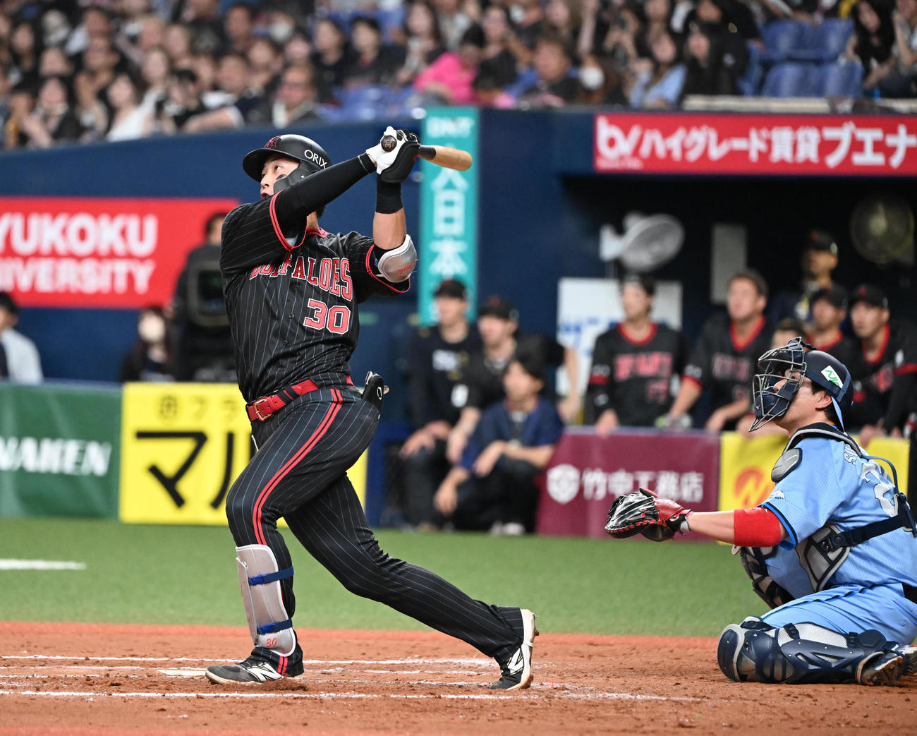 オリックス対西武　12回裏オリックス1死、左越えにサヨナラ本塁打を放つ広岡（撮影・和賀正仁）