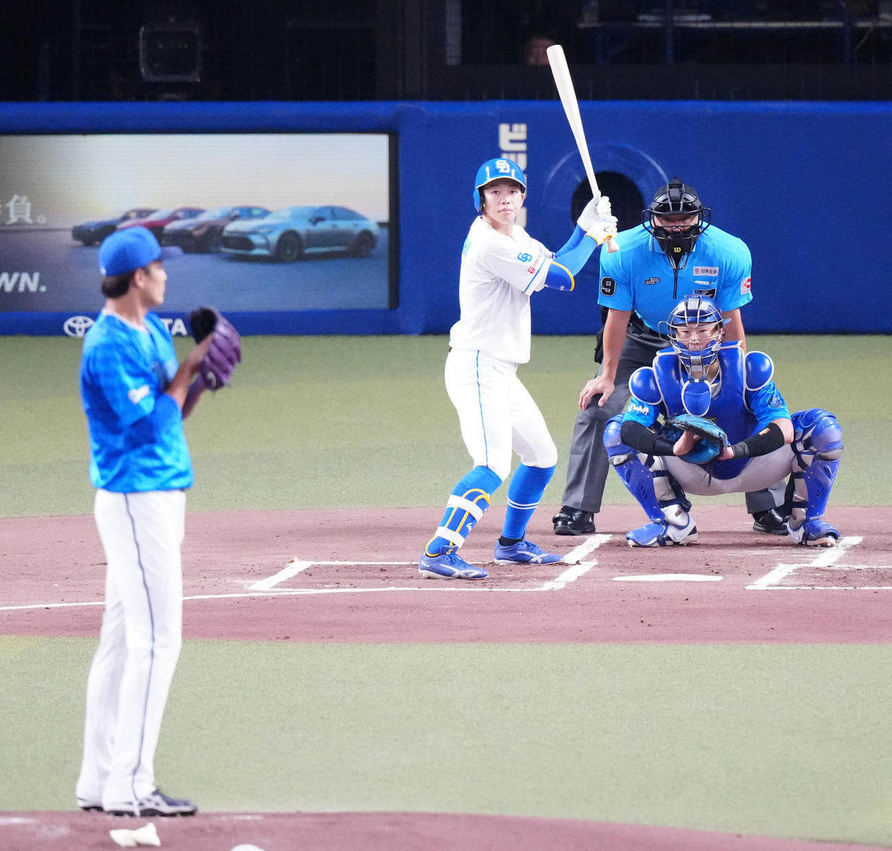 中日対DeNA 1回裏中日無死、打席に立つ岡林。投手藤浪（撮影・江口和貴）