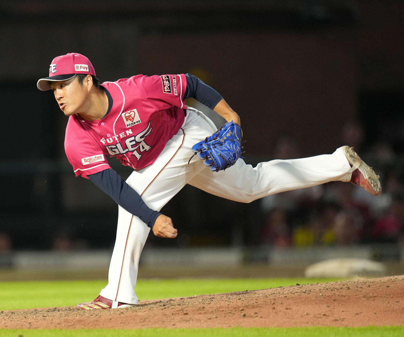 楽天対日本ハム　力投する楽天則本（撮影・井上学）
