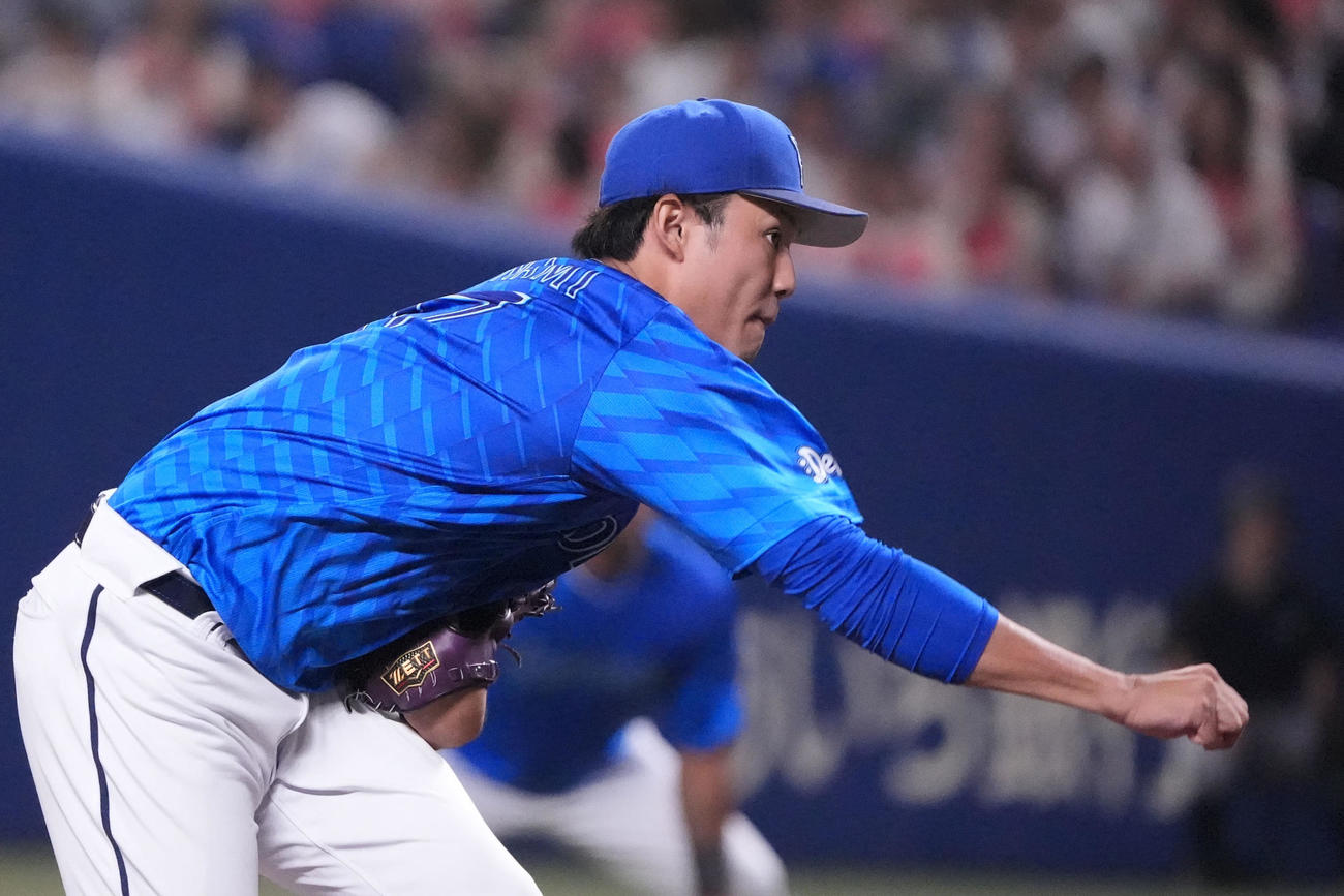 中日対DeNA 1回裏、登板するDeNA先発の藤浪（撮影・森本幸一）