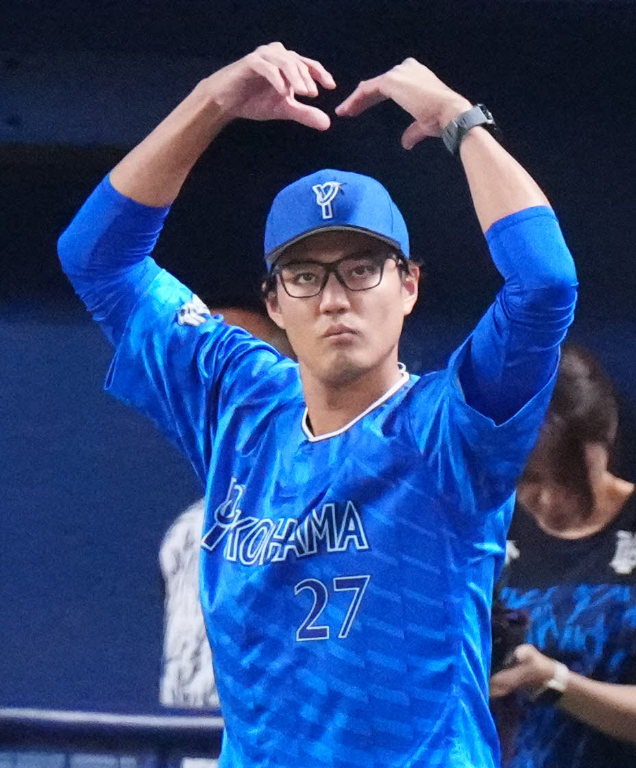中日対DeNA　試合前、調整するDeNA藤浪（撮影・江口和貴）