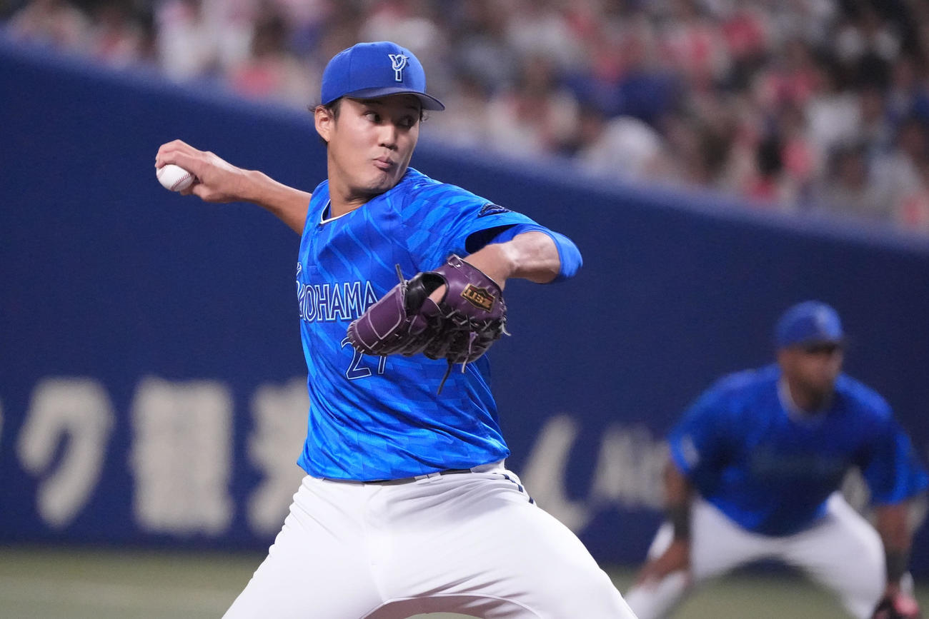 中日対DeNA 1回裏、登板するDeNA先発の藤浪（撮影・森本幸一）