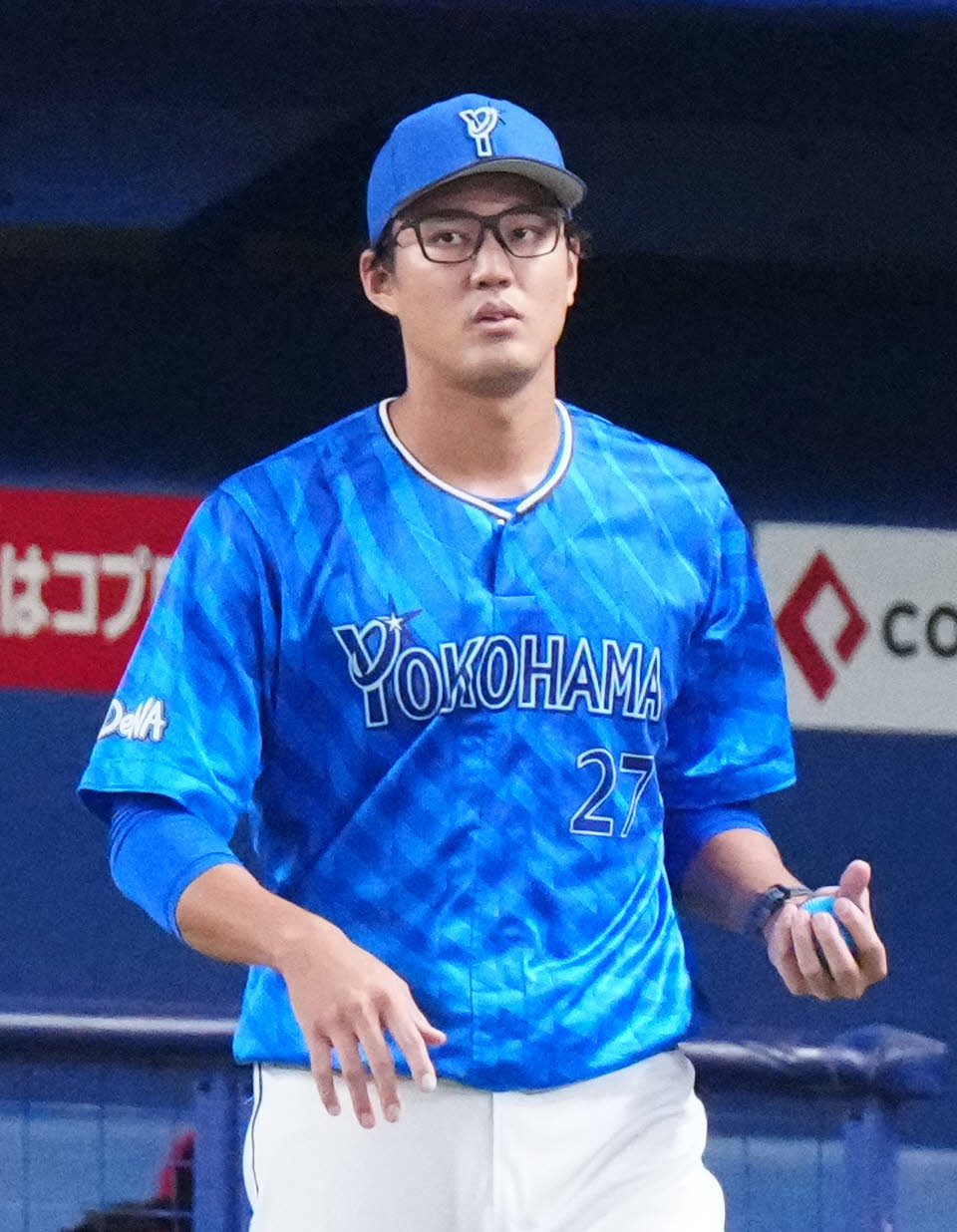 中日対DeNA　試合前、調整するDeNA藤浪（撮影・江口和貴）