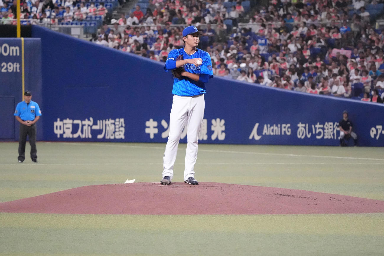 中日対DeNA 1回裏、マウンドに立つDeNA先発の藤浪（撮影・森本幸一）