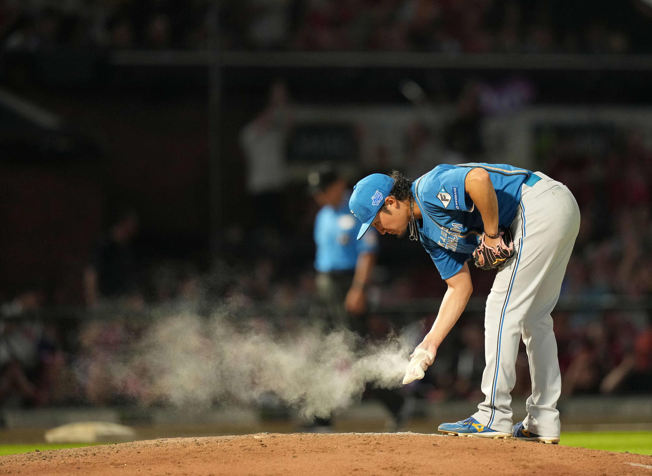 楽天対日本ハム　7回裏楽天1死一塁、ルーク・ボイトに本塁打を浴びる伊藤（撮影・井上学）
