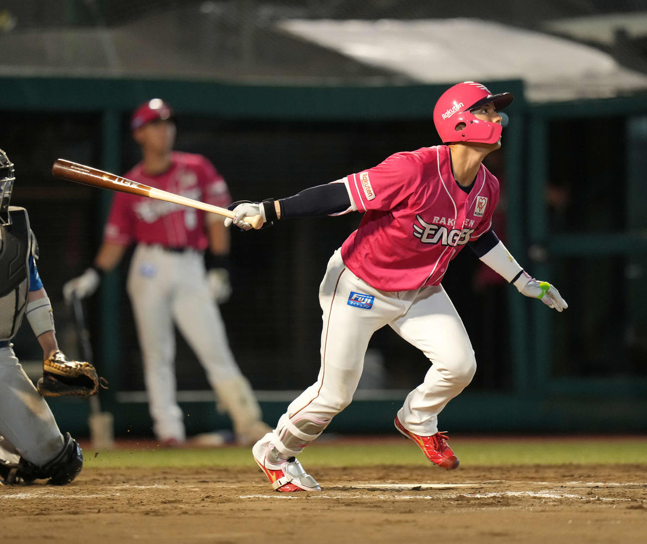 楽天対日本ハム　8回裏楽天無死一、三塁、適時打を放つ宗山（撮影・井上学）