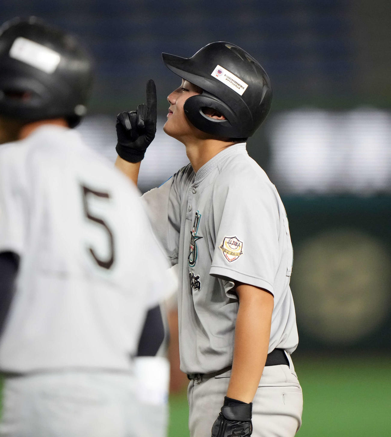 世田谷西リトルシニア対旭川大雪ボーイズ　4回表世田谷西リトルシニア2死二塁、左前適時打を放ちポーズを決める元木（撮影・小島史椰）