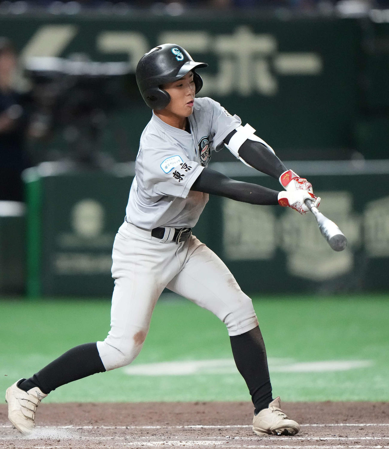 世田谷西リトルシニア対旭川大雪ボーイズ　3回表世田谷西リトルシニア2死満塁、原の三ゴロを高橋は後逸し、2点の先制点に成功する。（撮影・小島史椰）