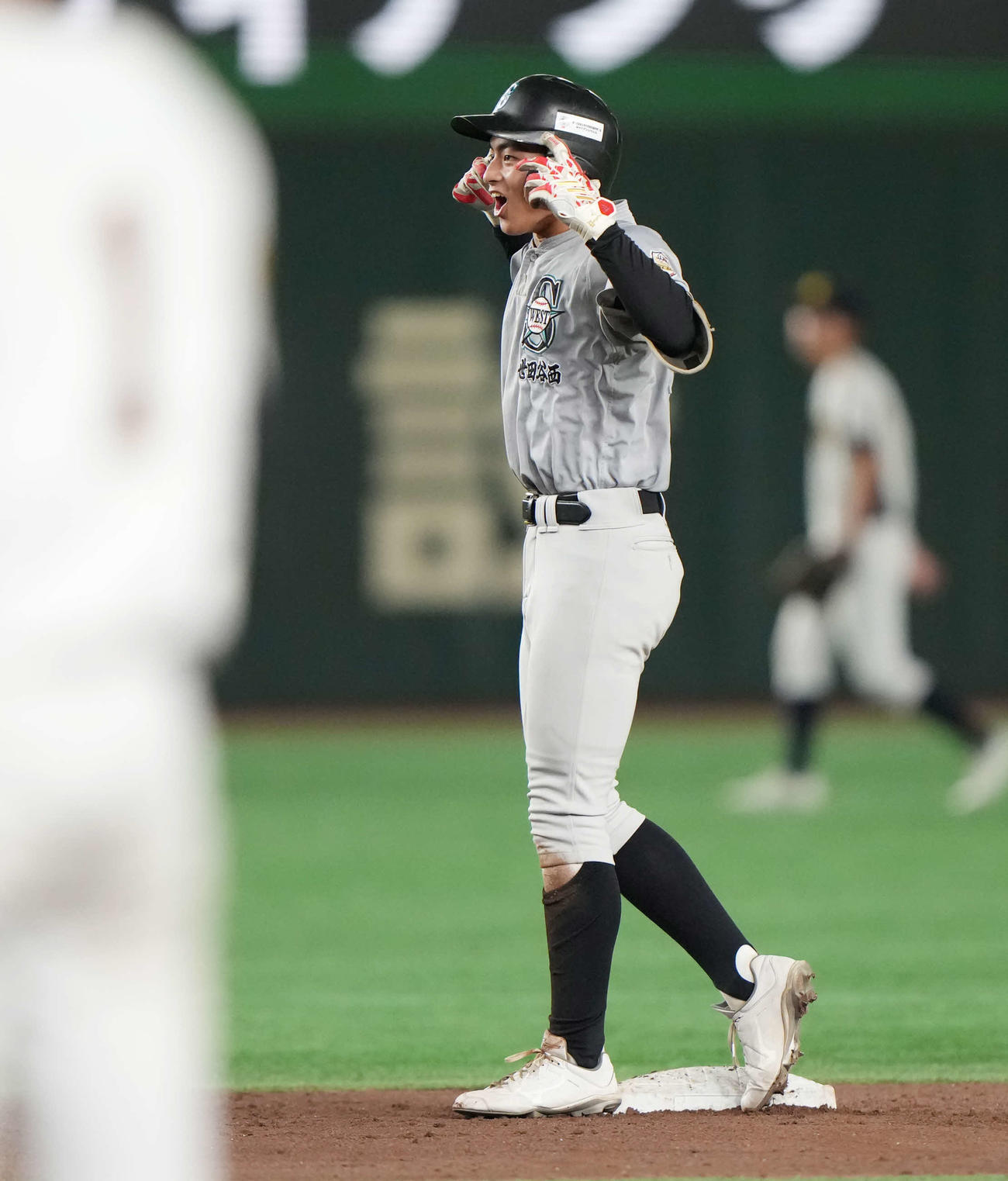 世田谷西リトルシニア対旭川大雪ボーイズ　4回表世田谷西リトルシニア1死一、二塁、2点中前適時打を放ち喜ぶ川村（撮影・小島史椰）