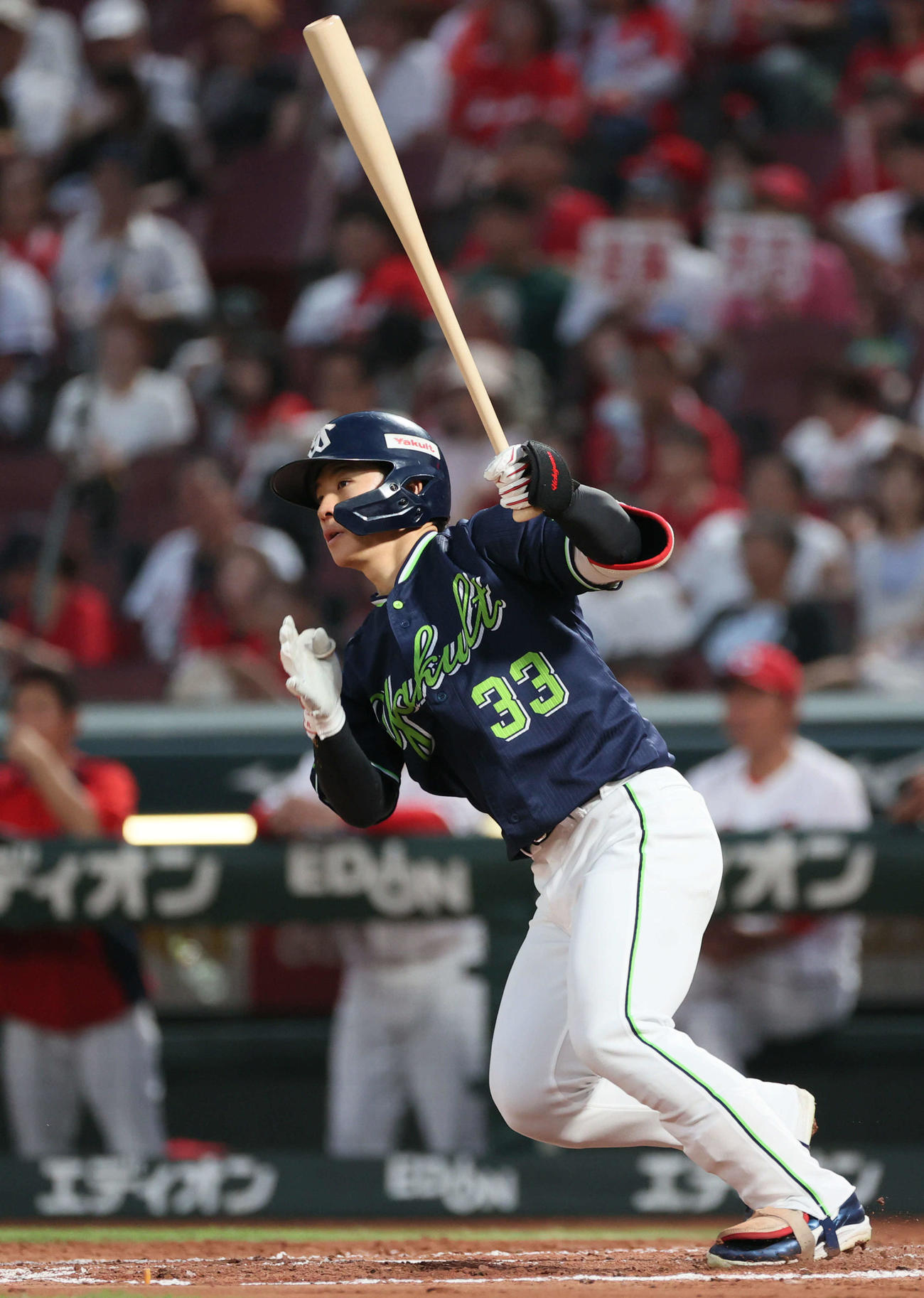 広島対ヤクルト　3回表ヤクルト無死二塁、内山は同点左適時二塁打を放つ（撮影・加藤孝規）