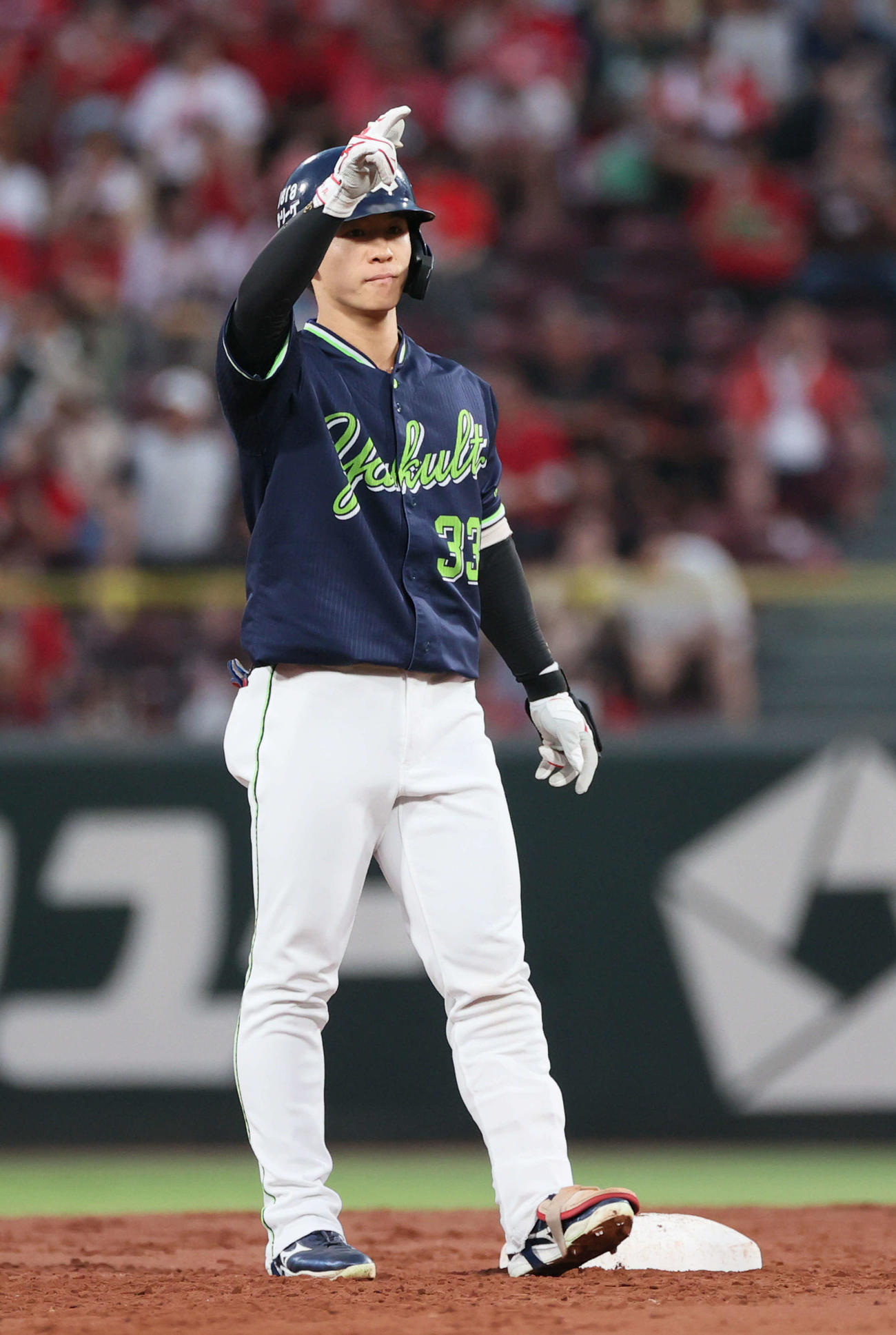 広島対ヤクルト　3回表ヤクルト無死二塁、内山は同点左適時二塁打を放つ（撮影・加藤孝規）