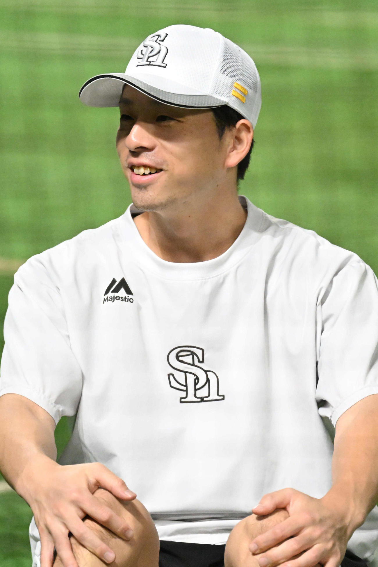 練習前笑顔を見せる大関（撮影・林敢治）