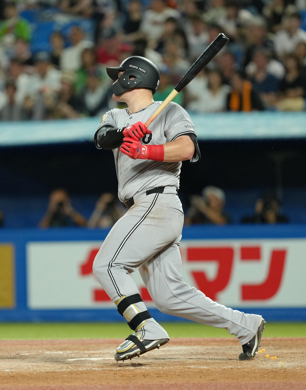 ヤクルト対巨人　5回表巨人1死二、三塁、中前に2点適時打を放つリチャード（撮影・菅敏）
