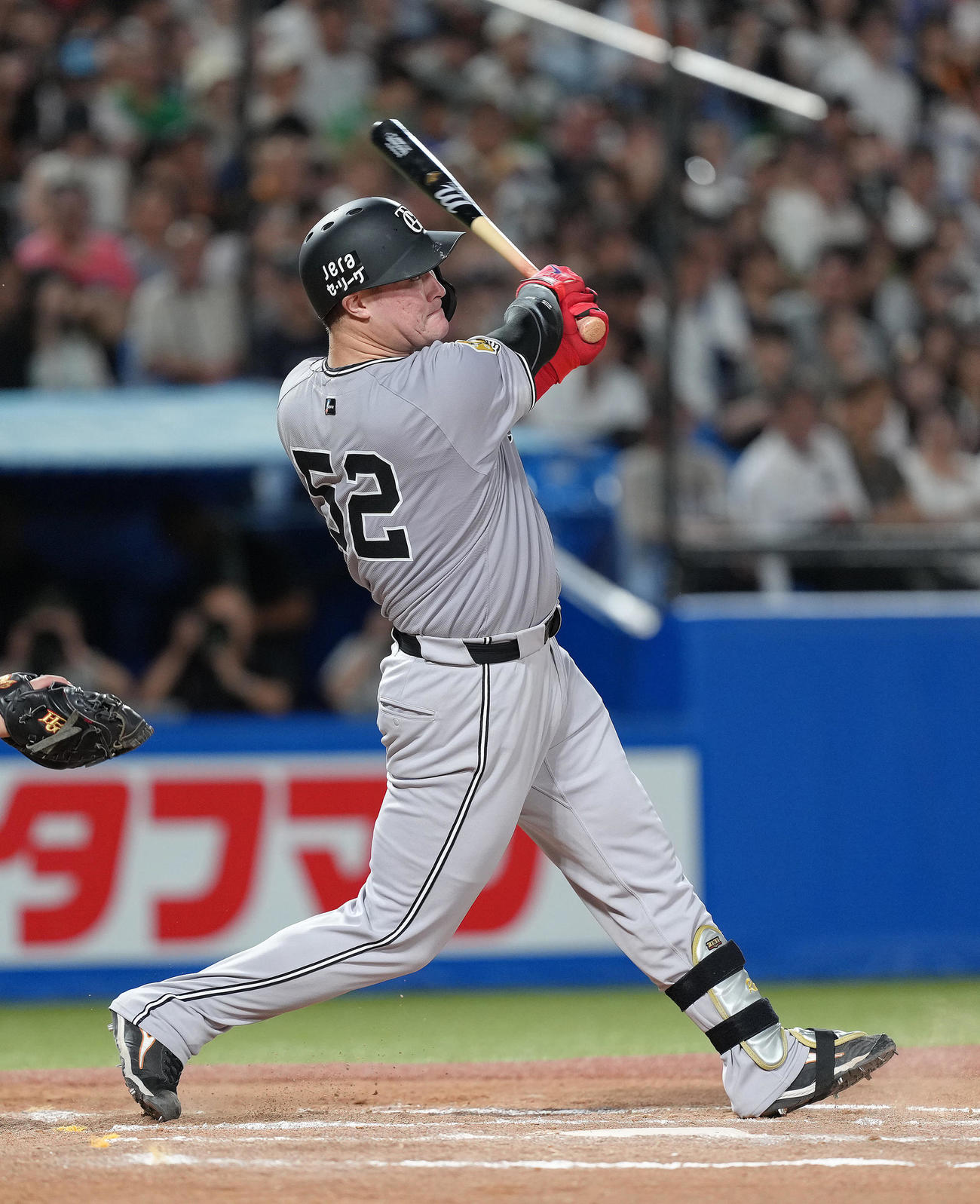 ヤクルト対巨人　6回表巨人2死満塁、リチャードは中越え満塁本塁打を放つ（撮影・足立雅史）