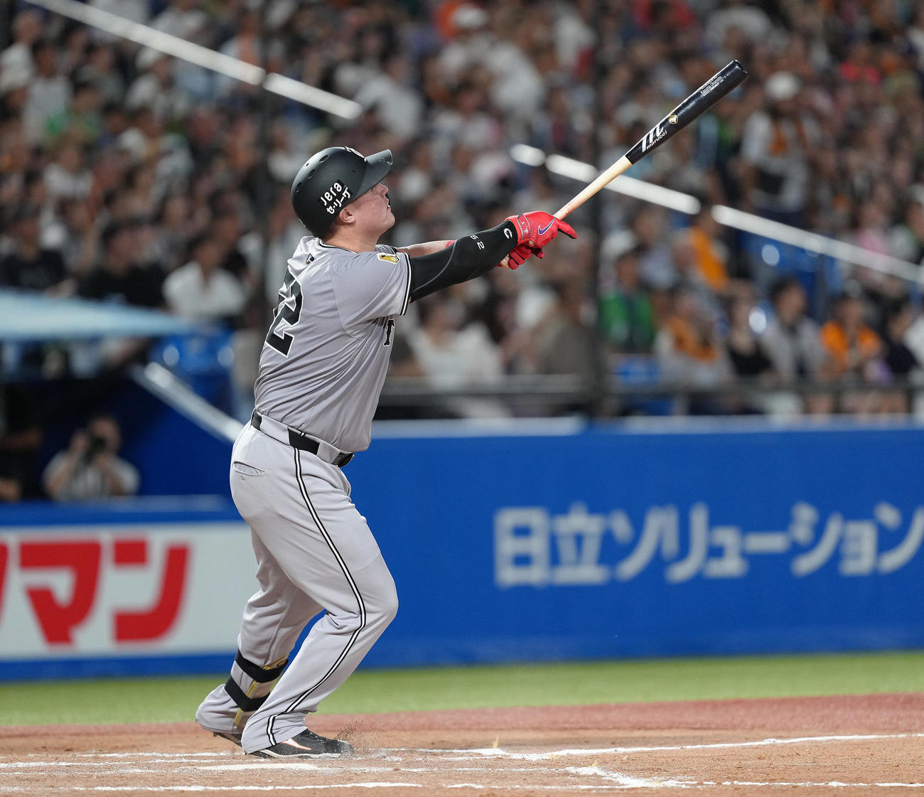 ヤクルト対巨人　6回表巨人2死満塁、リチャードは中越え満塁本塁打を放つ（撮影・足立雅史）