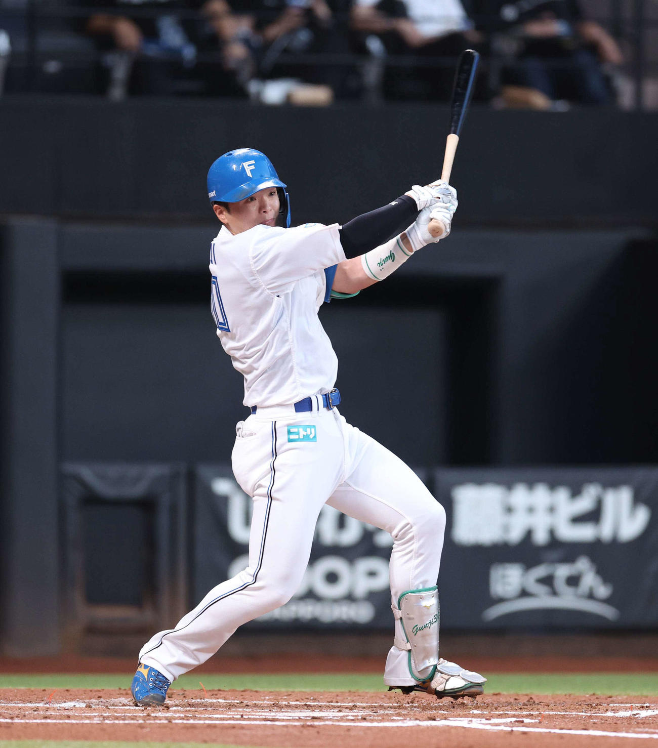 日本ハム対オリックス　1回裏日本ハム2死二塁、右前適時打を放つ郡司（撮影・黒川智章）