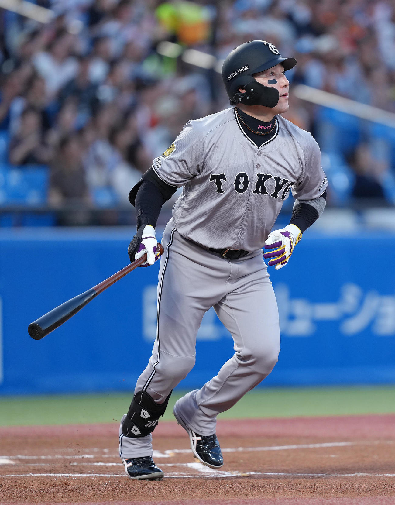 ヤクルト対巨人　1回表巨人1死二塁、丸は右越え2点本塁打を放つ（撮影・足立雅史）