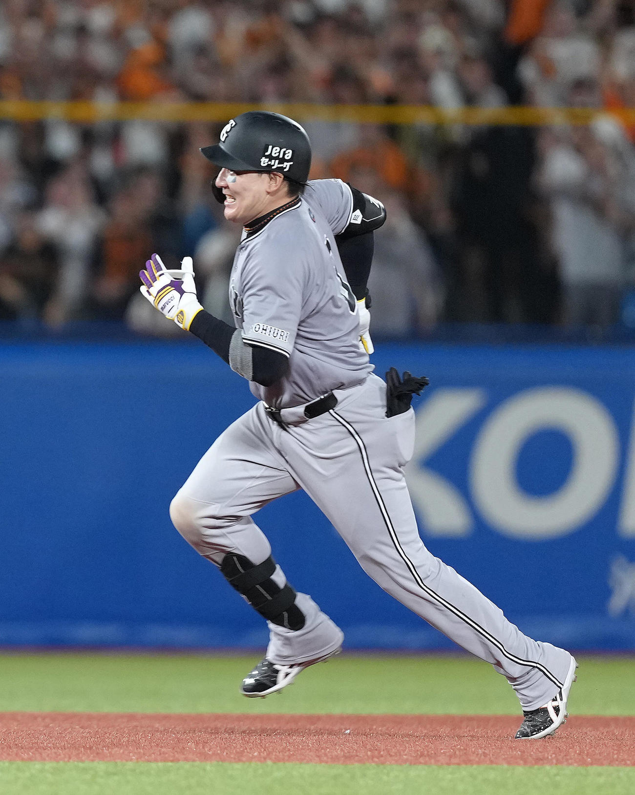 ヤクルト対巨人　7回表巨人1死三塁、丸は右適時三塁打を放ちサイクル安打を達成する（撮影・足立雅史）