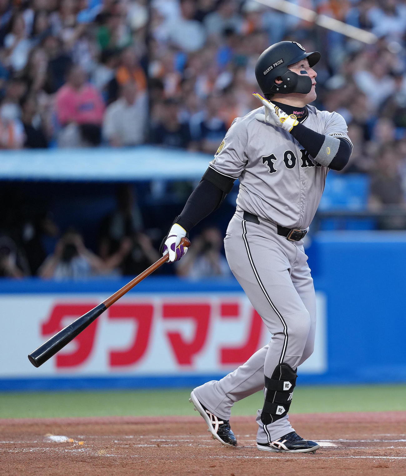 ヤクルト対巨人　1回表巨人1死二塁、丸は右越え2点本塁打を放つ（撮影・足立雅史）