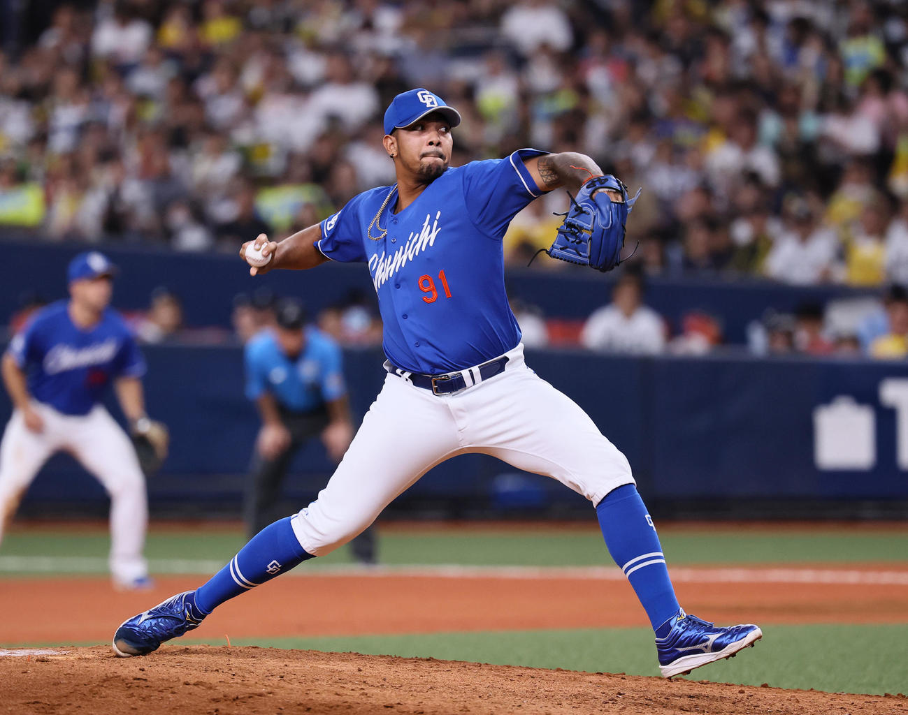阪神対中日　7回、3番手で登板した中日メヒア（撮影・藤尾明華）
