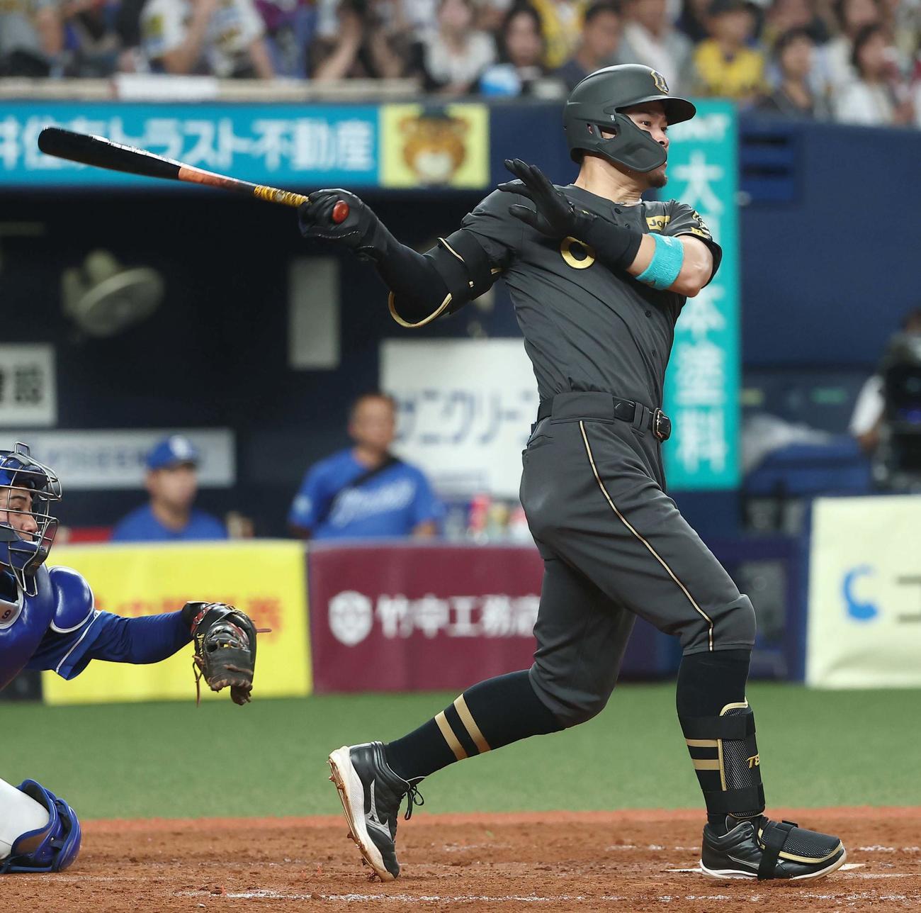 阪神対中日　5回裏阪神2死三塁、佐藤輝は一直に倒れる（撮影・上田博志）