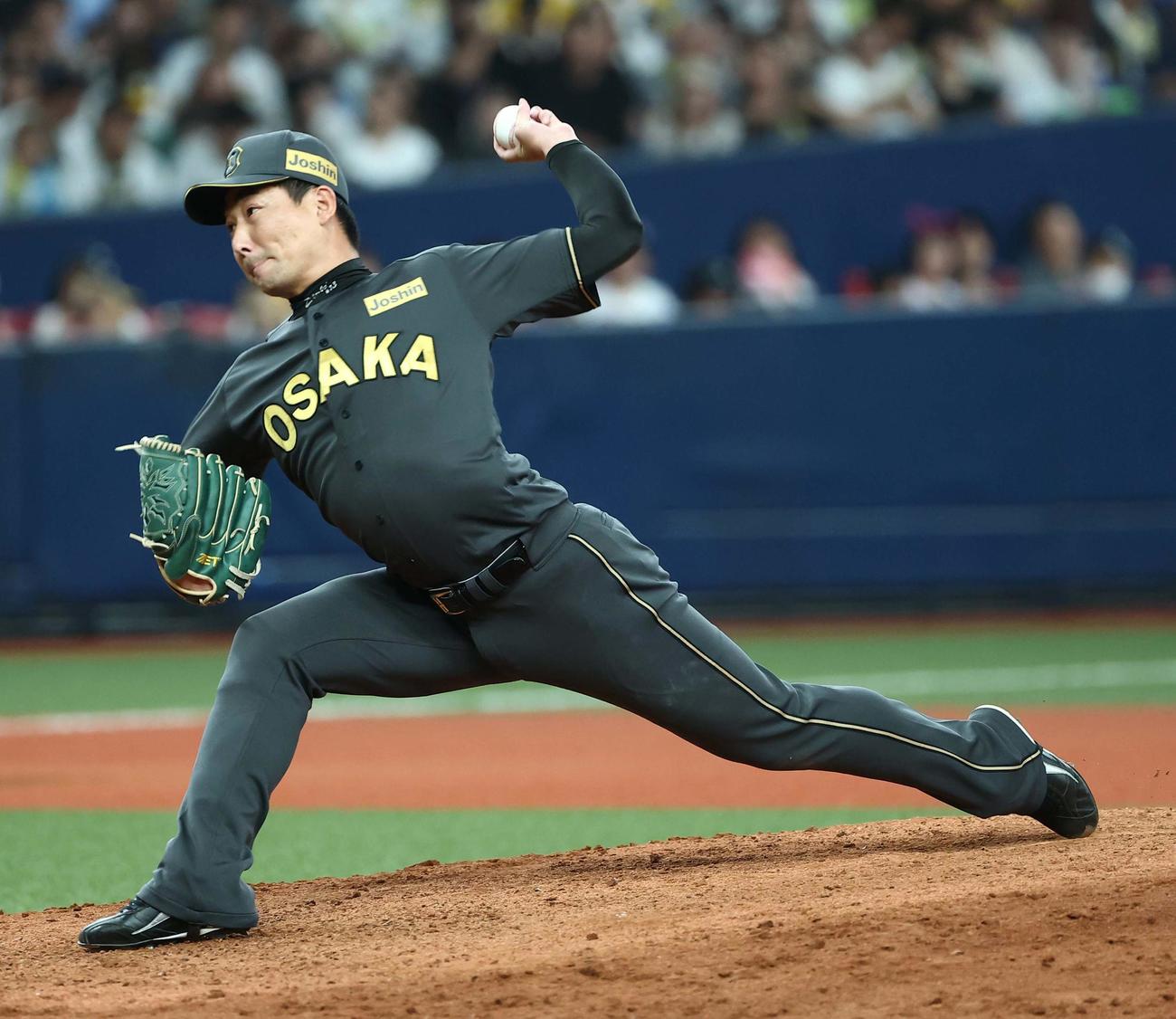 阪神対中日　阪神6番手の岩崎（撮影・上田博志）
