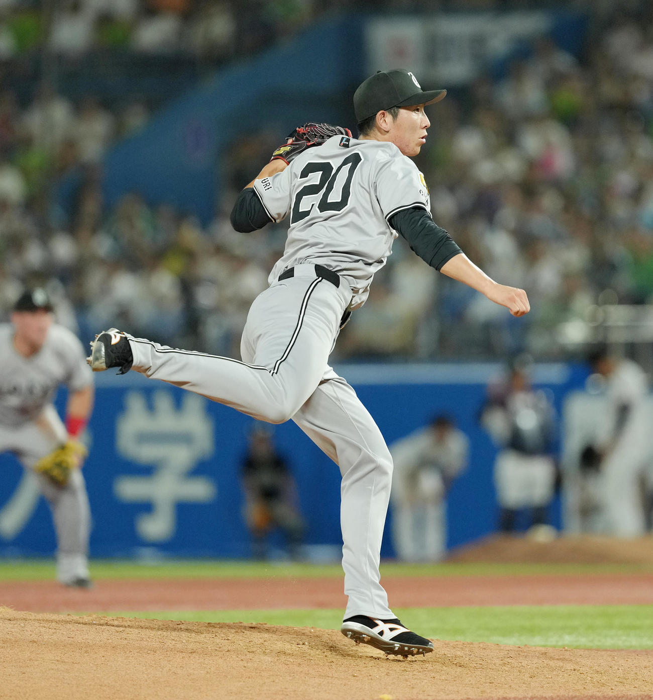 ヤクルト対巨人　巨人先発の戸郷（撮影・菅敏）