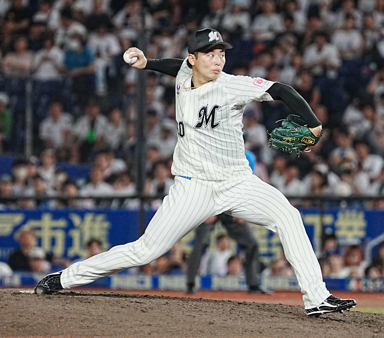 ロッテ対楽天　ロッテ3番手で登板した横山（撮影・小沢裕）