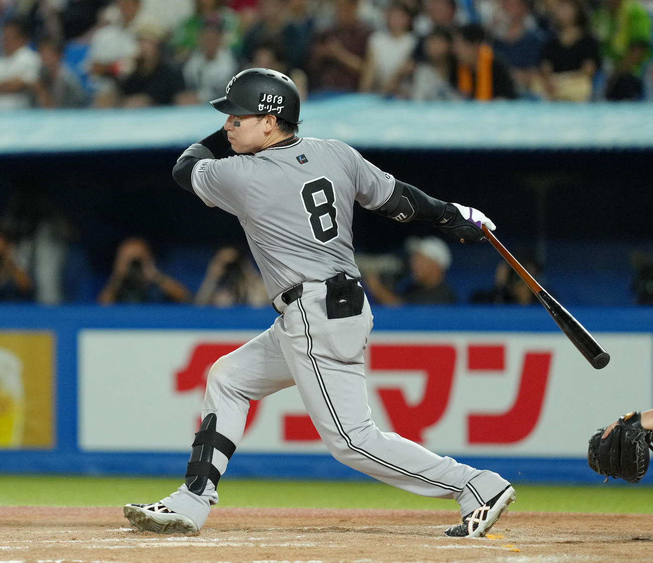 ヤクルト対巨人　7回表巨人1死三塁、右適時三塁打を放ち、サイクル安打を達成させる丸（撮影・菅敏）