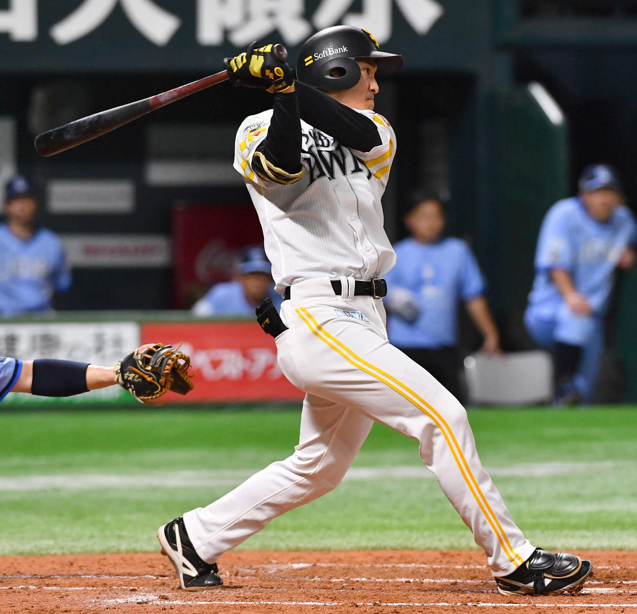 ソフトバンク対西武　2回裏ソフトバンク2死一、二塁、柳町は中前へ同点適時打を放つ（撮影・岩下翔太）