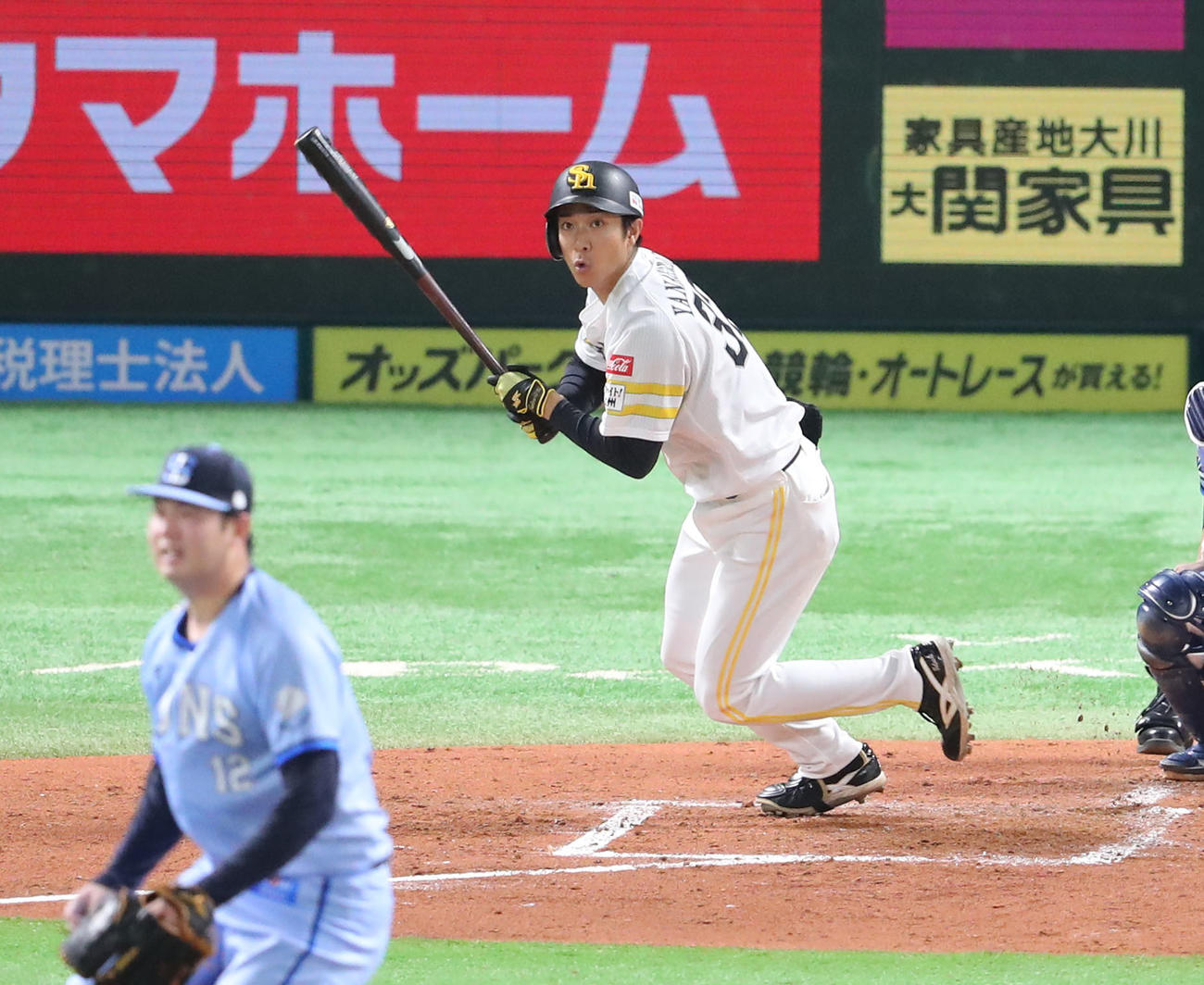 ソフトバンク対西武　2回裏ソフトバンク2死一、二塁、柳町は中前に同点となる適時打を放つ（撮影・梅根麻紀）
