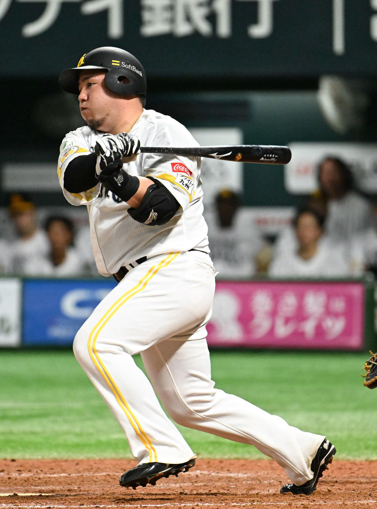 ソフトバンク対西武　5回裏ソフトバンク無死、山川は左前安打を放つ（撮影・林敢治）