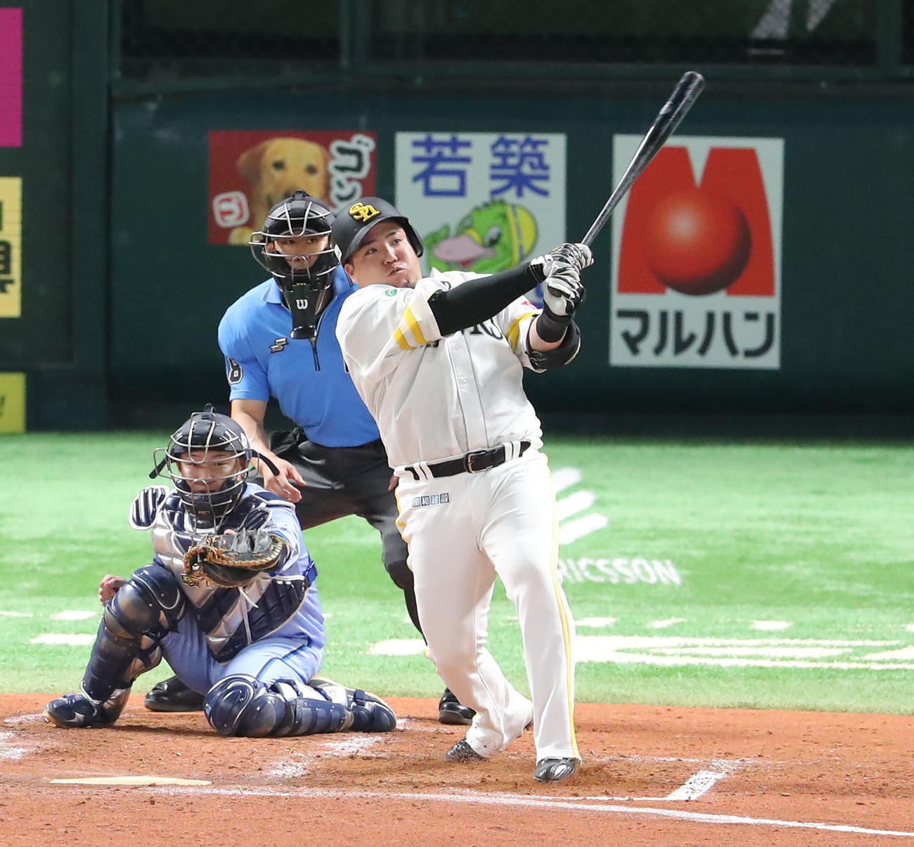 ソフトバンク対西武　2回裏ソフトバンク2死一、三塁、山川は左前適時打を放つ（撮影・梅根麻紀）